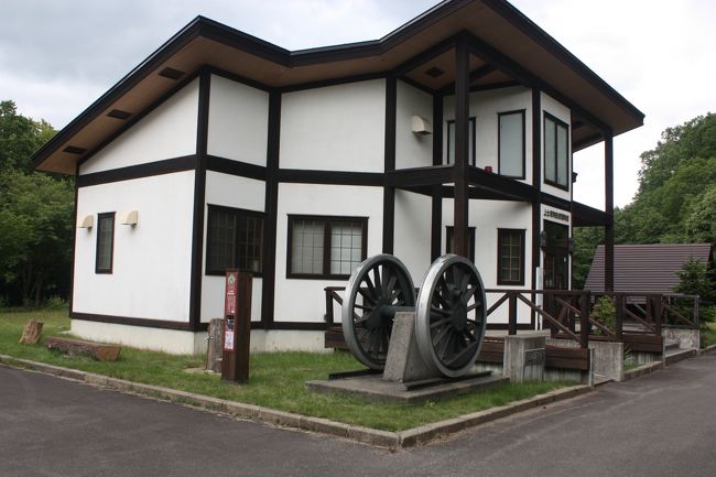 ２０１９年の夏休み、ここ数年恒例となっている、夏の北海道に行ってきました。<br />旅の目的は、<br />①離島に行く。<br />②廃線跡を訪ねる。<br />③羅臼を訪ねる。<br />④商船三井フェリー「さんふらわあ」に乗る。<br />でした。<br />昨年も北海道に行きましたが、仕事の都合で、短期間となってしまいました。<br />今年は昨年の分も含め、のべ１１日間の長い旅行となりました。<br />ＪＲの北海道フリーパスや十勝バスのビジットトカチパス、沿岸バスの萌えっ子フリーきっぷを使って、北海道を回ってきました。<br />その６は、士幌線廃線跡巡り・糠平・上士幌編です。<br /><br />その１　出発と新日本海フェリー乗船１日目編https://4travel.jp/travelogue/11616564<br />その２　新日本海フェリー乗船２日目と帯広入り編https://4travel.jp/travelogue/11617034<br />その３　広尾線廃線跡巡り・大樹・広尾編https://4travel.jp/travelogue/11617195<br />その４　士幌線廃線跡巡り・アーチ橋・幌加編https://4travel.jp/travelogue/11617484<br />その５　士幌線廃線跡巡り・続・アーチ橋編https://4travel.jp/travelogue/11617942