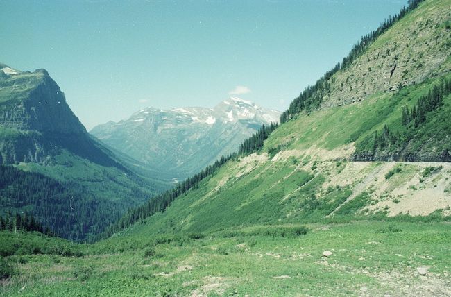 Waterton-Glacier Intl. Peace Park。当時はそう呼ばれていました。カナダとの国境の国立公園です。<br />Glacier のほうがみなみ。Waterton はアメリカとカナダにまたがっています。<br />国境通過も拍子抜けでした。