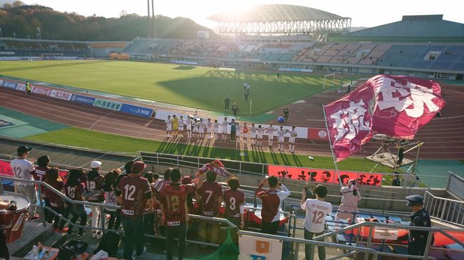 J1のない週末、羽田~大阪のビジネスきっぷの片道分が残っていたこともあり、それを消化することにしましたが、たまたま松山でJ2リーグの試合があるので日帰りで観戦してきました。<br />日帰り弾丸なので観光はなしのサッカーだけ見て帰ってくる一日になりました。