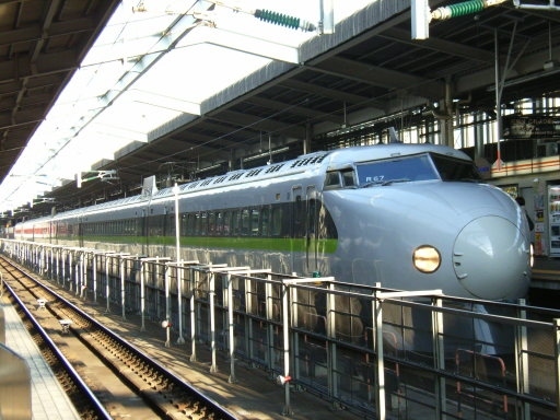 昔の写真の旅行記です。<br /><br />周遊きっぷ福岡ゾーンで北九州を旅しています。今となっては「周遊きっぷ」って響きも懐かしく感じてしまいます。<br />九州からの帰りは、博多から大阪まで0系「こだま」に乗車、新大阪から500系「のぞみ」に乗って帰京しています。0系「こだま」が山陽区間を走り通すダイヤを探して乗車しました。<br /><br />今となっては記憶が薄れてる部分もありますので、当時の写真を楽しんでください。