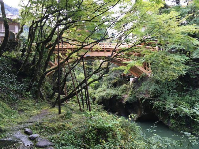 山中温泉の湯を楽しんだ翌日の朝は鶴仙渓を散策しながら渓谷美を満喫。その後は事前情報もあまりないまま、大聖寺に向かい古の山城址でちょっとした山歩き? 最後は粟津温泉で一日の汗を流して小松空港から帰京しました。