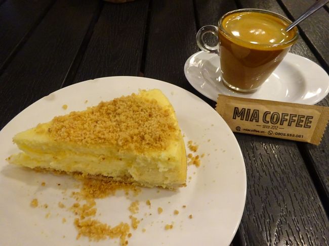 11日目 その2<br /><br />今日はお誕生日!<br />好きなものだけ食べよう!<br />ホイアン、1泊だけだったらこのチョイスもあり。<br />あー、でも夕飯はMCかな。<br /><br />空腹時閲覧注意ですよ!<br />