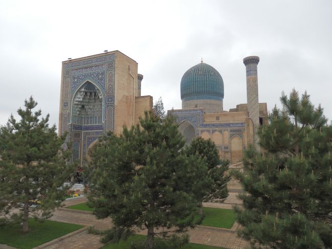 文明の十字路の旅　早春のウズベキスタン　<br />－春に輝く中央アジアえお訪ねて－<br /><br />勤続３０年で７営業日の休暇をもらったので、普段長期の休暇を取らない４月に旅行することにした。<br />去年、遠出をしたので、意外と近いところで、ウズベキスタンへ行くことにした。<br />2018年<br />4/13（金）：成田－仁川－タシケント（アシアナ航空）<br />4/14（土）：タシケント、サマルカンド<br />4/15（日）：サマルカンド<br />4/16（月）：サマルカンド－シャフリサブス－ブラハ<br />4/17（火）：ブラハ<br />4/18（水）：ブラハ－ヒヴァ<br />4/19（木）：ヒヴァ<br />4/20（金）：ヒヴァ－ウルゲンチ－タシケント－<br />4/21（土）：－仁川－成田<br />