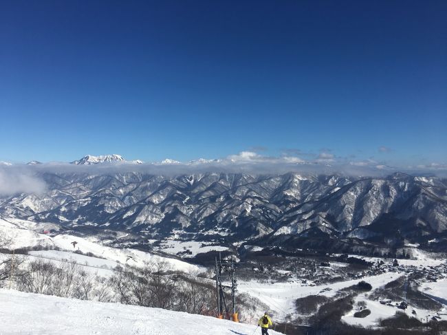 高速バスで栂池高原にスキー旅行しに行きました。山々の景色に心を動かされる旅行でした。