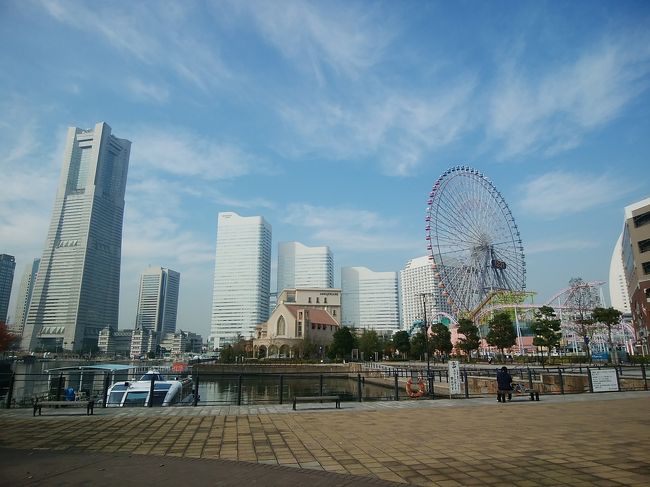 <br />なぜ横浜が好きか、理由を並べ始めたら終わらない。<br />なにしろ、本籍を移してしまったくらいだから。<br />そのくせ現住所は横浜ではない(笑)んだが、いまだに「街」に出かけるのは横浜が多い。<br /><br />そんなわけで、2018年以降の写真を再構成して『よこはまおさんぽコース』をご紹介。<br /><br />これはきっとデートにも使える・・・<br /><br /><br />今回のコース、個人的には「徒歩」がオススメ、歩いているからこそ見えるものがあるからだ。<br />それでも歩くのが嫌だという人には、自転車!<br />坂は皆無と言ってよいエリアなので、クルマやバス・電車よりも圧倒的に効率が良い自転車をお薦めする。<br /><br />https://docomo-cycle.jp/yokohama/<br />https://www.welcome.city.yokohama.jp/ride/ride1.php