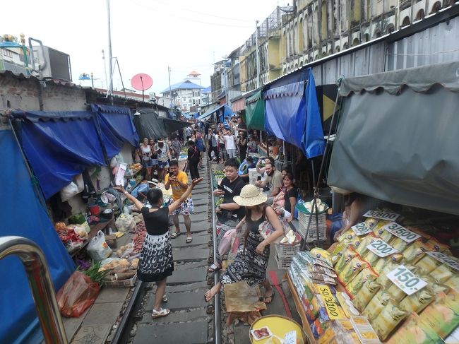 タイ国鉄で行くメークローン市場弾丸往復