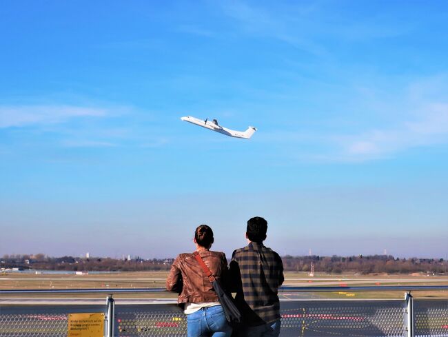 私の好きなスポットのひとつ「空港」。<br /><br />飛行機は乗るもの見るのも好きということで、今回は番外編でデュッセルドルフ空港の展望デッキから見られる飛行機をご紹介したいと思います。<br /><br />それでは &quot;Have a nice flight！...in a 4tra&quot;<br /><br />---------------------------<br />※デュッセルドルフ空港に関しては、下記旅行記にても取り上げています<br /><br />◆デュッセルドルフ空港・中央駅周辺編<br />https://4travel.jp/travelogue/11344977