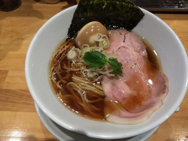 寒いときは、やっぱりラーメン。<br />名店と言われるお店に行ってみました。<br />画像は、名物中華そば@本町製麺所 阿倍野卸売工場 中華そば工房さんにてです。<br /><br />過去の大阪・大阪市阿倍野区散歩記。<br /><br />関西散歩記~2015 大阪・大阪市阿倍野区編~<br />https://4travel.jp/travelogue/11036200<br /><br /><br />大阪まとめ旅行記。<br /><br />My Favorite 大阪 VOL.6<br />https://4travel.jp/travelogue/11593942<br /><br />My Favorite 大阪 VOL.5<br />https://4travel.jp/travelogue/11361830<br /><br />My Favorite 大阪 VOL.4<br />http://4travel.jp/travelogue/11242529<br /><br />My Favorite 大阪 VOL.3<br />http://4travel.jp/travelogue/11152287<br /><br />My Favorite 大阪 VOL.2<br />http://4travel.jp/travelogue/11036195<br /><br />My Favorite 大阪 VOL.1<br />http://4travel.jp/travelogue/10962773