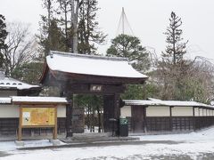 雪吹雪く鶴ヶ城から　茶室 麟閣　(りんかく)で　お抹茶を頂く。千利休が繋がっている茶室