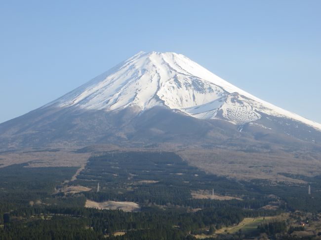 富士山一周サイクリングに再挑戦。前回はこちら」https://4travel.jp/travelogue/11566867<br />　前回に懲りて、自宅から輪行で富士山近くの興津まで行きます。Ｒ52で富士宮市まで行き、富士宮市から左回りで富士のすそ野を一周して、富士市から輪行で帰って来ます。<br />　5月1日から4日の4日間の予定で走りましたが、4日は雨予想なので、できれは4日は輪行日にして帰れれば良いなと思っていましたが、意外に早く周れて3日の夕方には家に帰ることができました。雨に降られなくてよかったです。