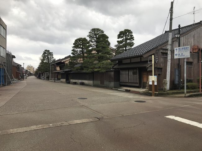 荒波を超えた男たちの夢が紡いだ異空間~北前船寄港地・船主集落~岩瀬のまち歩き。<br /><br />富山ライトレール終着駅岩瀬浜駅から東岩瀬駅間は、並行して旧北国街道があり、明治初期に建てられた船主集落の岩瀬の町並みが残っている。<br /><br />岩瀬浜駅から東岩瀬浜駅間を歩く。<br />東岩瀬駅には旧JR富山港線の駅舎が唯一保存されている。