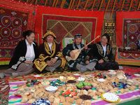 アルタイ山脈で守り抜かれたカザフ伝統のイヌワシ狩り文化 ・カザフ伝統のイヌワシ狩り文化8日間