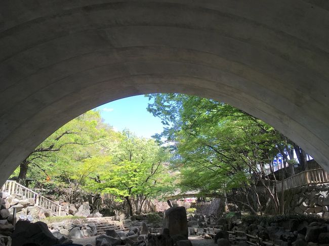 北区・旧陸軍施設 跡地探訪<br /><br />2018年4月、北区の石神井川沿いを歩いてきました。<br /><br />音無親水公園、音無さくら緑地などで桜を見てきました。<br />この近辺では石神井川を音無川と呼んでいたそうです。<br />そのため、音無の名前がついた公園や緑地が多いようです。<br /><br />また、この辺りは旧陸軍施設の跡地が多いところです。<br />かつて銃砲製造所や駐屯地だった場所を覗いてきました。<br />