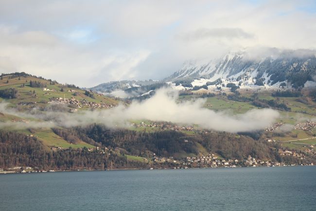 2019年年末から2020年年始にかけて、スイス、イタリアを旅行した。<br />旅のきっかけは、家内の一言「年末にパリに行く！」<br />しばらく前に友人に誘われて入った旅行クラブの、年末パリツアーに申し込んだとのこと。<br />詳しく聞くと、12月26日から30日の4泊5日、4つ星のホテル（ルメリディアン）朝食と市内観光、パーティが一回、中学生の娘と二人で約13万円、<br />但し、現地（パリのホテル）集合、現地解散、随分と思い切りがいいが、家内もわたしもヨーロッパは行った事がない。「飛行機は？」と聞いたら、「探して！」と、「私はどうするの？」と聞くと「好きにすれば、どうせホテルは1部屋単位だから人数の追加はできるよ」<br />しかし、26日にパリ集合では、25日に日本を発たねばならない、今年の仕事納めは例年よりも早いがそれでも27日、丸二日サボる勇気は無い。<br />パリに同行することは早々に諦め、家内と娘を25日に送り出し、自分は1日遅れでスイスへ、かねてからの夢だった、ツェルマットでスキーその後パリのツアーを終えた二人と合流し、ベルン、ユングフラウ、そしてローマへ行き帰国することにした。<br /><br /><br /><br /><br />