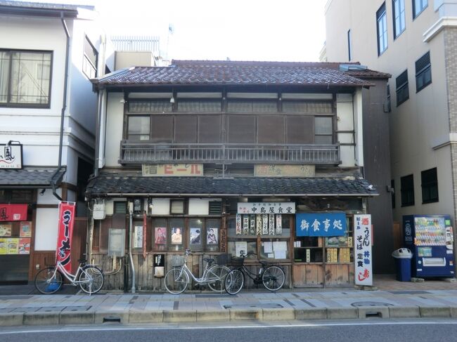 第145部-650冊目 1/9<br /><br />皆様、こんにちは。<br />オーヤシクタンでございます。<br /><br />さて、冬が来ました。<br />冬と言ったらカニです。<br />昨年、4トラベラーとのっち様が山陰へカニを食べに行く旅行記を配信し、それを見た私もカニが無性に食べたくなりました。<br />てな訳で、今回は青春18きっぷを使って山陰へカニを食べに行く3泊4日の鉄船食旅です。<br /><br />本編は、普通列車を乗り継いで滋賀県長浜に行きます。<br />拙い旅行記ですが、ご覧頂けたら幸いです。<br /><br />━━━━━━━━━━━━━━━━━━━━<br />令和元年12月16日~19日 3泊4日<br /><br />12月16日(月) 第1日目-1 晴れ<br />①京浜東北線.大宮行<br />鶴見.4:31→川崎.4:34<br />↓<br />②普通721M.熱海行<br />川崎.4:45→熱海.6:15<br />↓<br />③普通423M.島田行<br />熱海.6:19→沼津.6:38<br />↓<br />④普通2731M.浜松行<br />沼津.6:46→浜松.9:01<br />↓<br />⑤普通921M.豊橋行<br />浜松.9:10→豊橋.9:45 <br />↓<br />⑥新快速2309F.大垣行<br />豊橋.9:51→大垣.11:17<br />↓<br />⑦普通223F.米原行<br />大垣.11:41→米原.12:17<br />↓<br />⑧新快速3444M.長浜行<br />米原.12:39→長浜.12:49(9分遅延)<br /><br />━━━━━━━━━━━━━━━━━━━━<br />JR東日本/東海/西日本‥2,410円<br />中島屋食堂‥2,240円