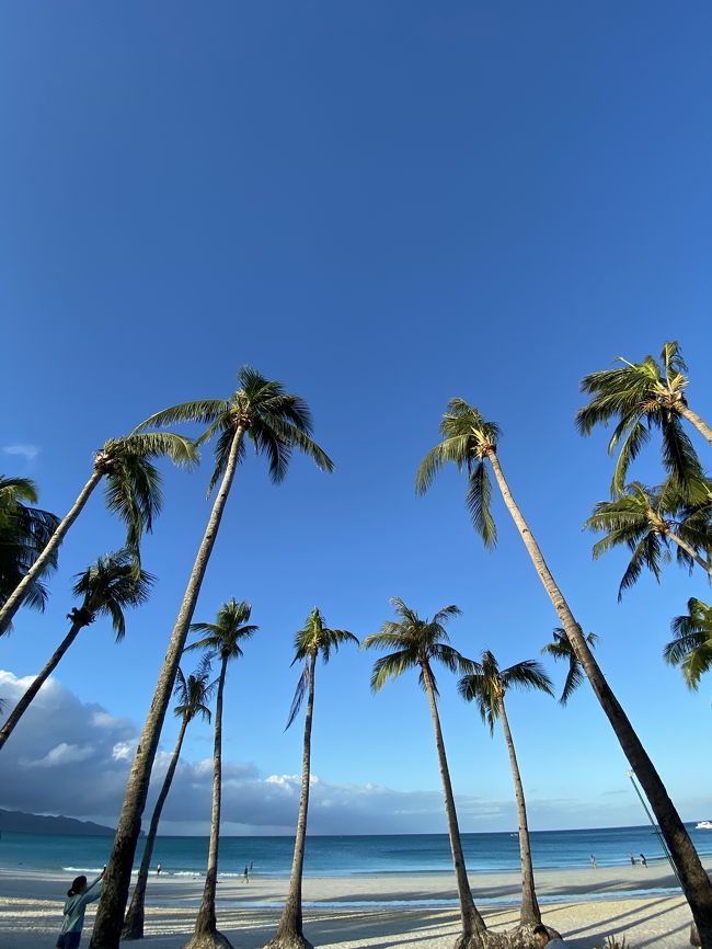 フィリピン旅☆<br />マニラ1泊ボラカイ島3泊の旅☆<br /><br />2日目からはボラカイ島に移動！<br />飛行機でマニラからカティクランまで行き、<br />そこからボートでボラカイ島へ<br /><br />真っ青な海と白いビーチが最高です！