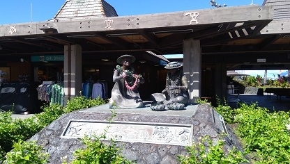 令和最初の夏休みは神秘の島、ハワイ島へ。<br />何年も前にオアフ島に行ったときは時間がなくてハワイ島まではいけなかったの。。。<br />数年越しの念願が叶いました。<br /><br />今回の旅の目的は、マンタさんに触ってもらうこと(こちらから触るのは禁止)、青い海を見ながらゴルフをすること、海風を浴びながらのんびりすること、アメリカンなお買い物を楽しむこと、です~。<br /><br />2019/7/11 成田→ハワイ島<br />2019/7/12 ハワイ島:島内観光<br />2019/7/13 ハワイ島:ゴルフ<br />2019/7/14 ハワイ島:マンタに会いに→延期<br />2019/7/15 ハワイ島:ロミロミマッサージ、マンタに会いに<br />★2019/7/16 ハワイ島→<br />★2019/7/17 →成田<br /><br /><コートヤード キング カメハメハズ コナ ビーチ ホテル><br />https://4travel.jp/os_hotel_tips_each-13704711.html<br /><br />