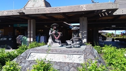 令和最初の夏休みは神秘の島、ハワイ島へ。<br />何年も前にオアフ島に行ったときは時間がなくてハワイ島まではいけなかったの。。。<br />数年越しの念願が叶いました。<br /><br />今回の旅の目的は、マンタさんに触ってもらうこと（こちらから触るのは禁止）、青い海を見ながらゴルフをすること、海風を浴びながらのんびりすること、アメリカンなお買い物を楽しむこと、です～。<br /><br />2019/7/11　成田→ハワイ島<br />2019/7/12　ハワイ島：島内観光<br />2019/7/13　ハワイ島：ゴルフ<br />2019/7/14　ハワイ島：マンタに会いに→延期<br />2019/7/15　ハワイ島：ロミロミマッサージ、マンタに会いに<br />★2019/7/16　ハワイ島→<br />★2019/7/17　→成田<br /><br />＜コートヤード キング カメハメハズ コナ ビーチ ホテル＞<br />https://4travel.jp/os_hotel_tips_each-13704711.html<br /><br />