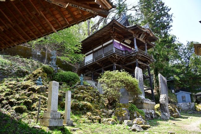 上田藩主居館、上田城、龍岡城、小諸城、松代城、真田邸、横山城を訪問。<br /> 他に、新海三社神社、善光寺、別所温泉を訪れた。<br /><br /> 長野県は、名古屋経由で松本までは何度か訪れていたが、今回は東京経由で上田まで移動した。<br /><br /> コロナウィルスの影響で、松代城、小諸城、真田邸は閉鎖されていて、外から眺めるしか出来なかった。それでも人が殆どいなかった為、撮影には集中出来た。<br /> 善光寺は人が殆どおらず、こちらでも自由に撮影出来た。