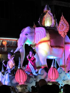 タイ4大王朝縦断の旅⑨　山車パレードが彩るチェンマイ「イーペン祭り」の夜