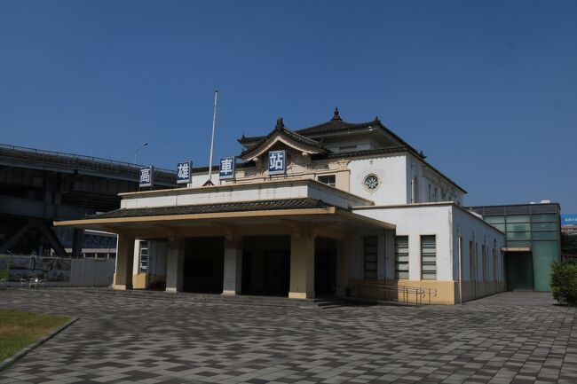 エバー航空の航空券をセール価格(往復2万円台)と、フルサービスキャリアとしてはかなりのお買い得価格で購入できたため、台湾の高雄へ行くことにしました。<br /><br />台湾の中でも台北へは行ったことがありますが、都会である台湾と比べると、高雄と台南は落ち着いた雰囲気で、のんびりとした旅になりました。<br /><br />今回は高雄到着日の様子を記録します。