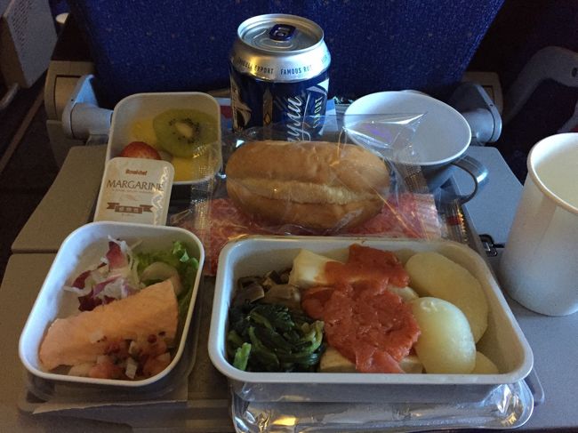 機内食について紹介するサイトは数多くありますが、低カロリー食についてはまだそれほど多くありません。今回、アエロフロートを利用する際、低カロリー食を予約しました。そのレポートをお届けします。こういった特別食は何種類かあり、無料で予約することができます。ご参考になれば幸いです。