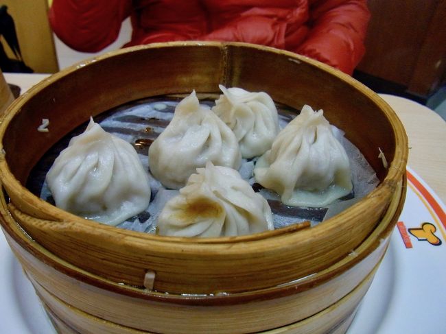 2011年春に中国の杭州へ行ったときの話を写真を掘り起こして記録しておこうと思います。名古屋グランパスがAFCチャンピオンズリーグに出場し、グループステージで中国の杭州緑城と対戦する試合を観に行きました。<br /><br />1日目(2011.2.28)<br />2日目(2011.3.1)<br />3日目(2011.3.2)<br />4日目と帰国(2011.3.3-4)