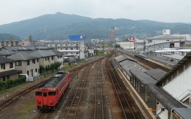 2019(R1)年(昨年)8月の旅です。JR西日本・芸備線の三次駅にやってきました。表紙画像は、通路から三次駅の構内を眺めているところ。ほぼ同じ場所で撮った画像が本文にあるので、詳しくは本文で。三江線の跡を(終盤は飛ばしまくりでしたが)たどってきたところで、最後には、その始発(終着)駅の様子を眺めてみたいと思います。以前来たときと比べ、すっかり駅前がきれいに整備されました。