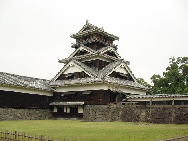 2009年の熊本城宇土櫓です。<br /><br />4トラの日本地図を塗りつぶすべく、ずいぶん前の旅行記を作成しています。