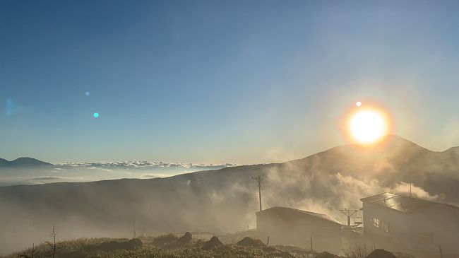 蓼科山でご来光を見ようと山小屋に予約の電話を入れてみたものの満員。<br />天気予報がばっちりだったので、どうしても行きたい！とペンションに1泊して次の日は、違う山へご来光を見に出かけました。