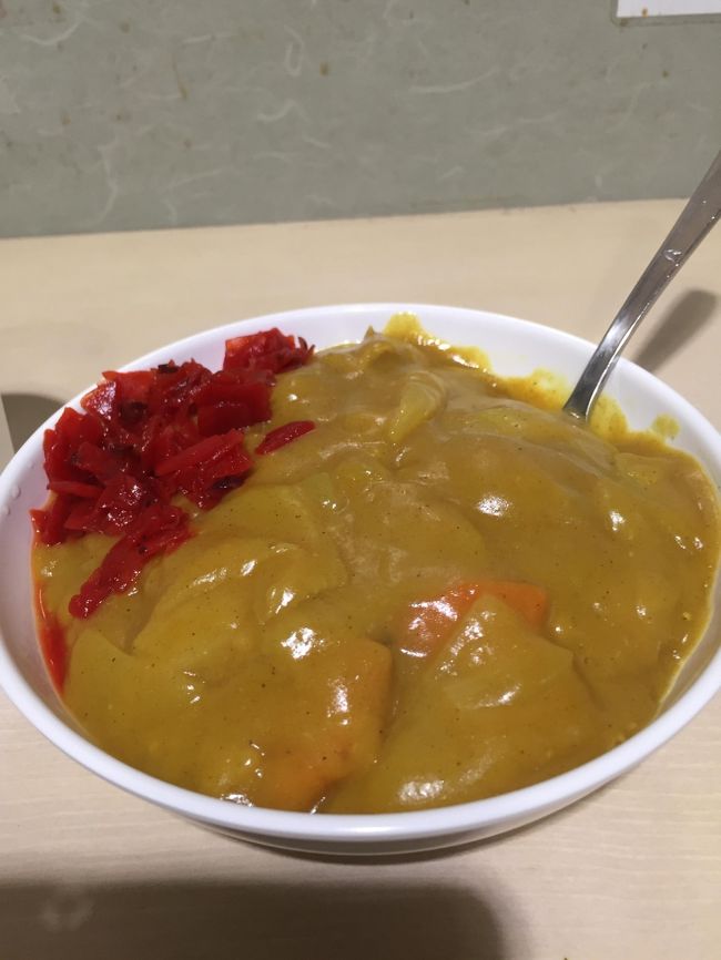 行列に並ぶのが嫌いな夫婦が、行列に並んででも食べてみたいと思った<br />新潟バスセンターのカレーと南魚沼市塩沢のお米屋さんのおにぎり<br />行きたいとは思っていたものの日程は決まってなく<br />主人の仕事の都合でいつも出掛けるのは突然で<br />当日の朝、ホテルの予約をし、行きの道中でスケジュールを決めるというドタバタ<br />せっかく新潟まで行くんだから道の駅もいっぱい寄ってきたい<br />私はずっと地図とにらめっこでした<br />それでもカレーもおにぎりも食べられたよ~<br /><br />この旅の収穫<br />道の駅【158】新潟ふるさと村<br />道の駅【159】花夢里にいつ<br />道の駅【160】南魚沼雪あかり<br />道の駅【161】信越さかえ<br />道の駅【162】野沢温泉<br />道の駅【163】花の駅千曲川