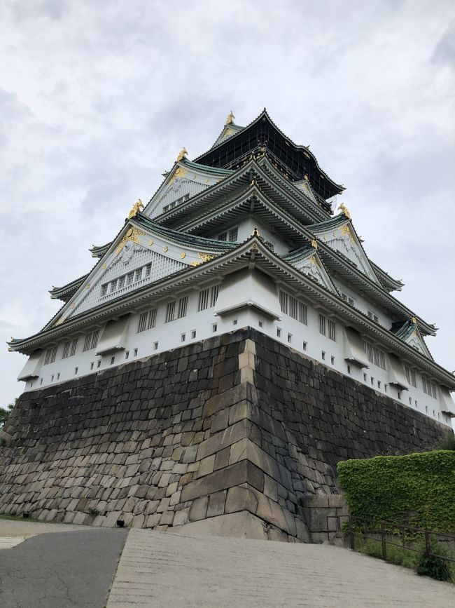 尼崎城を後にして午後からは大阪城へ。<br />雨がシトシトと降ります。