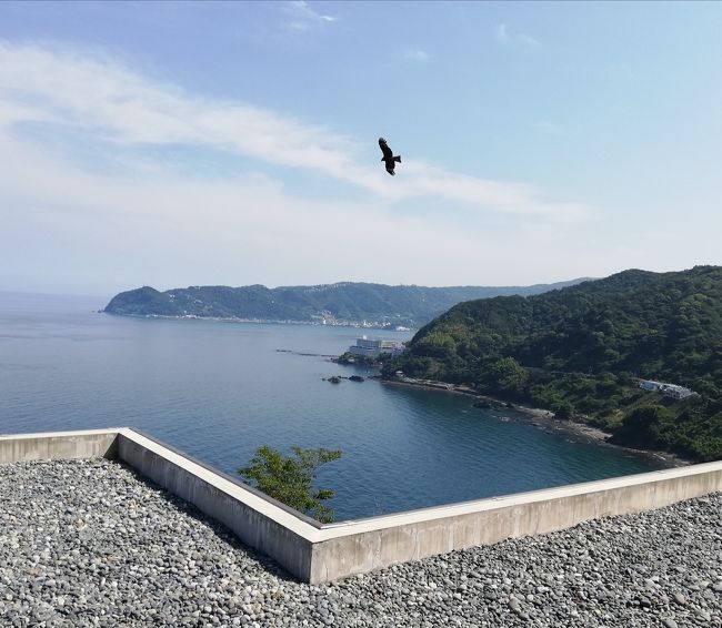 3月から5月にかけて旅行キャンセルの嵐。<br />海外旅行もさることながら国内旅行でさえも近場も含めて全てキャンセル。<br />航空券、ホテルの返金手続きが昨日やっと終わりました。<br />航空会社が無料で払い戻してくれるのを待っていたのですが旅行業界の方は本当に大変だと思います。<br />2回の延期を経て今回は熱海、網代の2泊、ショートトリップです。