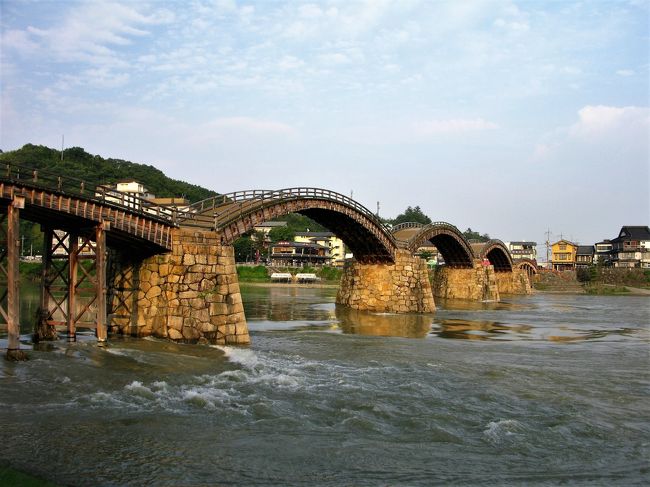 (2020年6月12日作成)<br /><br />懐かしの旅シリーズ。<br />今回は7/22後半になります。<br />錦帯橋と岩国城を見に行きました。<br /><br />2009年<br />7/20 宮城→徳島<br />7/21 徳島→香川→岡山→広島(18きっぷ①)<br />7/22 広島→山口→広島<br />7/23 広島→島根(18きっぷ②)<br />7/24 島根<br />7/25 島根→鳥取<br />7/26 鳥取→京都→滋賀(18きっぷ③)<br />7/27 滋賀→宮城