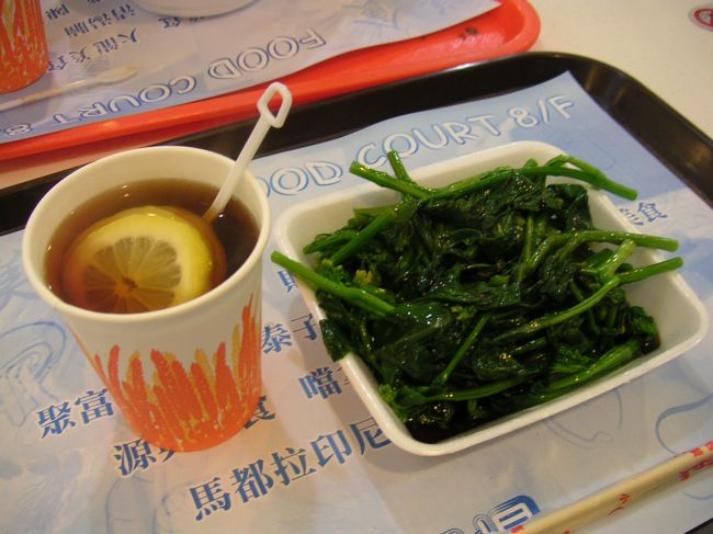 2005年4月に友達と2人で香港に行った時の旅行記です。<br />15年前の写真を実家から発掘してきました。<br />ホテル:九龍酒店(カオルーンホテル)<br />航空会社:忘れてしまいました…(;o;)<br />