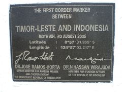 東ティモールの西の隣国インドネシアに向かう幹線国道を見てきました。(前編：国境へ向け移動)