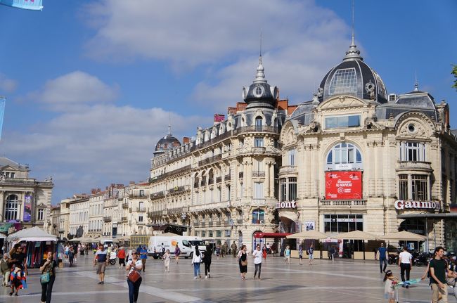 南フランス、モンペリエ。あまり聞かない街だ。<br />マルセイユから西へ170キロ。人口約28万人。地中海にも近く、古くから栄えてきた街の姿をよく留めた旧市街も残る。<br />近年、人口増加が急速に進み、フランス第7の都市にジャンプアップ。<br />語学学校の数がパリに次いで多いとか。学生数はおよそ6万人。なんと、4人に１人が学生ということになる。人口の半分が34歳未満というから、活気溢れる街だ。<br />．．．という位しか分かっていなかったが、行ってみると活気のある近代的なエリアもあるが、自動車がほとんど入ってこない旧市街など、歴史を感じながらゆっくりと街歩きを楽しめる街だった。