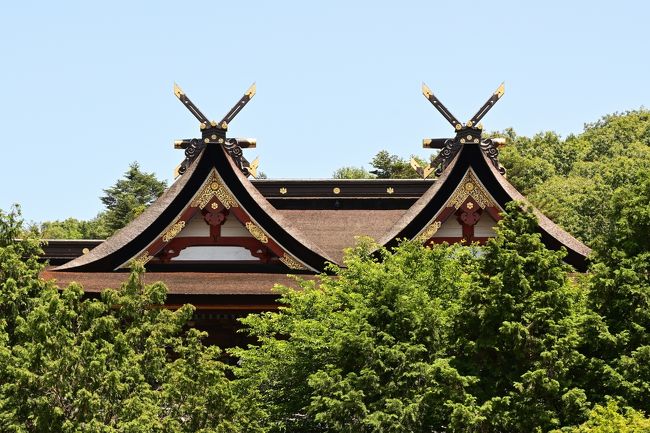 6月のタイ・プーケットは当然のように中止となってしまいました。何時になったら武漢ウイルス騒動は終息するのでしょうか。次の予約は9月下旬同じくタイ・プーケットですが、現状ではなんとなく無理なような気がします。<br />そこで岡山が誇るパワースポット、国宝・吉備津神社にお願いに行く事にしました。なにしろこの神社は全国唯一つの様式社殿「吉備津造り」なのです。非常に人気ある神社で人出は絶えません。桃太郎伝説の元ともいわれています。<br />しかしコワイですね、恐ろしいですね、広大な駐車場はガラガラポンでした。