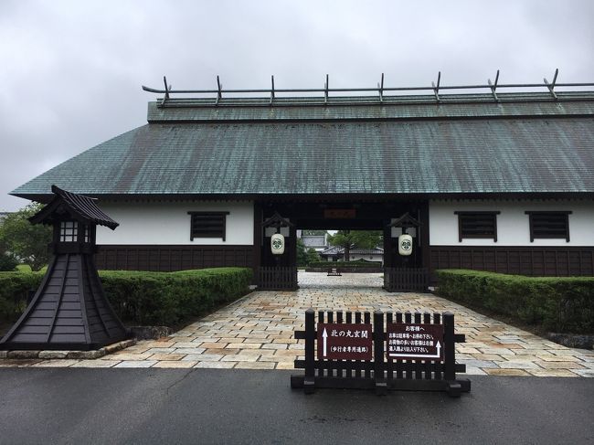 　緊急事態宣言も解けて、梅雨時の週末を日本風ホテル「北の丸」でゆっくりしてきました。葛城ゴルフの隣に、石川県から古民家７軒を移築して、純日本風のホテルを森の中に再生しています。　時節的にゲストは少なく、静かなひと時を、美味しい食事とともに過ごしました。