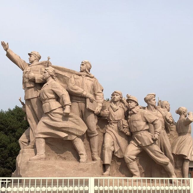 【前回まで】<br />#1 https://4travel.jp/travelogue/11627758<br />#2 https://4travel.jp/travelogue/11628297<br />#3 https://4travel.jp/travelogue/11628431<br /><br /><br />旅4日目。6月15日。待ちに待った給料日でデビットカード解禁。<br />朝になると体調不良は収まりました。咳も出ません。<br />今日は毛沢東の遺体が保管されてる、毛首席記念堂に行きます。