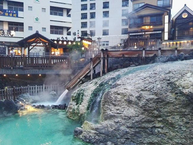 コロナの非常事態宣言も解除されて、少しは気持ちも楽になった今日この頃🎵<br /><br /><br />あたしはというと……相変わらずお仕事が忙しくって、連日残業&毎週休日出勤……😞💧<br /><br /><br />お陰で残業代もそれなりに入るし、会社からは臨時ボーナスもタンマリ出たし、国の給付金も入金されたし……👛<br /><br /><br />お金はあっても時間が取れない……😞💧<br /><br /><br />嬉しいのか悲しいのか……❓<br /><br /><br />あたしはやっぱり悲しいわ……😞💧<br /><br /><br />だってあたしは旅に出るために仕事してるもんだからぁ~……どこにも行けないのは結構なストレスよん⤵⤵⤵<br /><br /><br /><br />ってことで、非常事態宣言も解除されたんで早速近場の草津温泉までフラッと旅立ってみましたぁ😃<br /><br /><br /><br />①「新しい愛車に乗って草津温泉へトライブよぉ~by オキャマ一人旅♪」⬅こちらですぅ🎵<br /><br /><br /><br />
