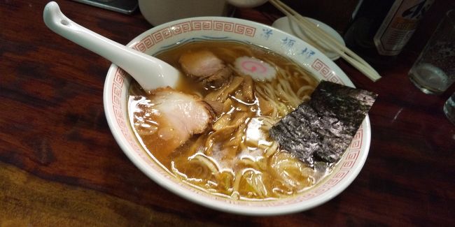 成増は昔ながらの街並みは残っている「下町」っぽい雰囲気の街だ。<br />美味しい店もたくさんあるが中でもラーメンなど麺の美味しい店がたくさんある。<br /><br />ラーメンは人気店揃いの中でも、人気の高い川越街道沿いの「道頓堀」<br />煮干しの効いたスープが美味しい店で行列覚悟も店だ。<br />雰囲気は昔ながらのラーメン屋のようで気軽。<br /><br />同じ川越街道沿いにある「きころく」<br />こちらはつけ麺の人気店で、こってりした濃厚スープに太麺が良く合う。<br />太麺だから腹持ちも良い。<br /><br />朝食としては東武線改札内にある立ち食いそば屋。<br />「文殊」<br />茹でたてのそばが食べられる人気店で朝食では卵サービスが嬉しい。<br /><br />商店街を折れた路地にあるのはタイ料理。<br />「セーンタイ」<br />ここはランチで訪問してトムヤムラーメンを注文した。<br />辛みはさほどでもないが、エスニック風の香りが嬉しい。<br /><br />再びラーメン。<br />商店街沿いには3軒のラーメン屋がある。<br />横浜家系ラーメンの人気店「武蔵家」。<br />昼飲みしてから濃厚なラーメン。<br />年齢的には少しこの手のはきつくなってきたかな。<br /><br />げんこつラーメンのチェーン「花月」<br />辛いラーメンを食べて汗をかく。<br /><br />新しくできた「うえはら」<br />シンプルな醤油味のラーメンと清潔な雰囲気が気分が良い。<br /><br />数日間にわたって麺を食べ歩いた。<br />麺好きだから飽きないで楽しめた。<br />