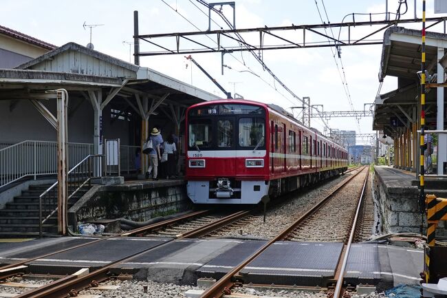 けんいちの1人旅です。<br /><br /><br />鶴見でマイカーの整備をしてもらっている待ち時間で、京急大師線沿線をお散歩することにしました。<br /><br />京急川崎駅と小島新田駅を結ぶ4.5km・7駅の短い路線です。
