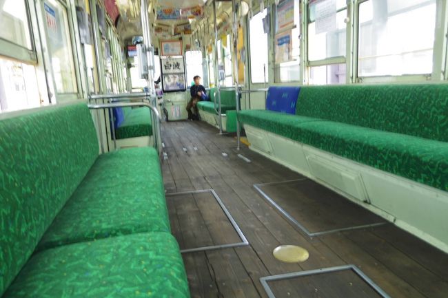 初乗車の肥薩おれんじ鉄道は天気よく車窓もとても良く、薩摩から肥後へ楽しく北上出来ました。ほぼ駅での写真しかない旅行記です。<br /><br />肥薩おれんじ鉄道の駅でも宣伝していた「かぞくいろ RAILWAYS わたしたちの出発」は映画館で見てたので、車窓を眺めてて、(写真ないけど)高台の赤い鳥居の場所とか、ロケ地らしき場所を発見すると、とてもテンションがあがりました!<br />