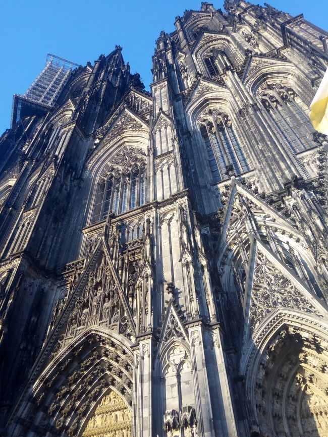 ロンドンから格安航空券で、家族旅行。 当初の予定の半分ほどしか見れなかった程、歩いて回れる小さい街にたくさんの見どころがぎっしりある町です。<br />特に子供づれなら親子ともに絶対楽しめます。