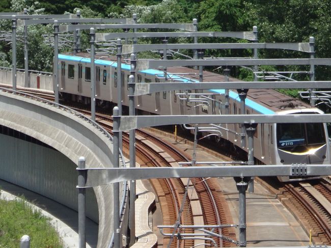 ご覧下さいましてありがとうございます。<br /><br />中間先頭車、頭端駅、マイナー鉄スポットめぐりとここのところネタ不足によりマニアック続きでございます。<br /><br />今回もマニアックな内容で参りますよ。<br />皆様、「パーミル」という言葉をご存知でしょうか？<br />鉄道に詳しい方なら聞くまでもないのですが、一般の方には馴染みの無い言葉かと思います。<br />「パーミル」とは鉄道の勾配を表す値で、単位は「‰」と表します。<br />水平距離1000ｍに対してのどの程度高低があるかを表します。例えば、1000ｍ進むうちに60ｍの高さまで進むのであれば「60パーミル」というわけです。<br /><br />それを今回は、身を持って体感しようという企画であります(もう、この辺で意味不明ですが　笑)<br /><br />外出自粛でダメ人間にならないようにと始めたウォーキング。<br />毎回毎回、同じ場所ばかり歩いていますと飽きて来ます。<br />先日、フォローさせていただいているフロンティアさまより地下鉄の1日乗車券を使って県内のお出かけをしては？との提案を思い出しました。<br />そこで今回は地下鉄を使いつつ、途中下車しながら駅間をウォーキングで繋ぐということを思いつきましたよ。<br /><br />その行程内で仙台市地下鉄東西線、川内～青葉山間に存在する「日本の地下鉄で２番目に勾配がキツイ区間」を無謀にも「徒歩」で走破し、どれだけの高さがあるのかを体感してみます。ここの勾配は57パーミル。<br />どうせなら日本一だったら旅行記にするにもすっきりするのにと思いますが、こればかりは仕方がありません。<br />ちなみに地下鉄急勾配日本一は横浜市営地下鉄グリーンラインに存在する58パーミルです。僅差で仙台が２位という訳でほぼ互角です。<br /><br />そしてその他にも乗り降りし、街歩きをしながら半日過ごした様子をお届け致します。<br /><br />そんな今回は「マニアック旅行記　実践編」であります。<br /><br />今回もあきれずにお付き合いいただければと思います。<br /><br />さあ、それでは参りましょうか。<br /><br /><br />