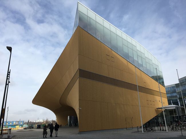 ヘルシンキは名建築が沢山あります。巨匠アルヴァ・アアルト設計のフィンランディアホール、アアルト自邸&スタジオ等はモダニズム建築の傑作です。<br />他にも、カンピ礼拝堂、テンペリアウオキ教会、ミュールマキ教会等、素晴らしい教会も数多いです。2018年には中央図書館Oodiがオープン。流線形の建物のデザインにびっくりします!世界最高の図書館と言われ、新たらしい建築も出現!!<br />ヘルシンキは街もコンパクトで綺麗です。建築&街歩きを楽しめます。