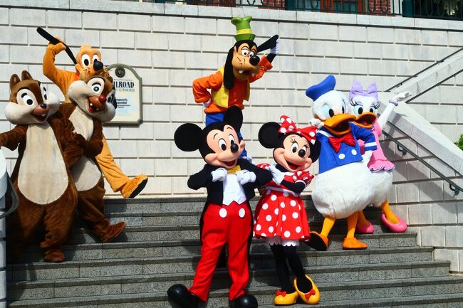 またまた香港ディズニーランドに<br />行ってきました。<br /><br />営業再開してから3度目。<br />最近暑いのでちょっと遅めに到着。<br />3時間ほどの滞在でしたが<br />楽しめましたー!!