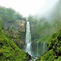 霧/雨の華厳の滝・中禅寺湖！　で,有形文化財)日光物産商会で満腹(^^?)