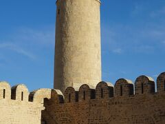 ２０１９年４月早春のチュニジア一人旅　６．古い要塞に囲まれたスースのメディナを２つの塔から眺める
